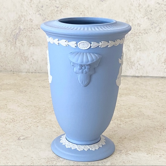 Vintage WEDGWOOD Blue Jasperware Pegasus NeoClassical 6” Vase - Picture 5 of 13